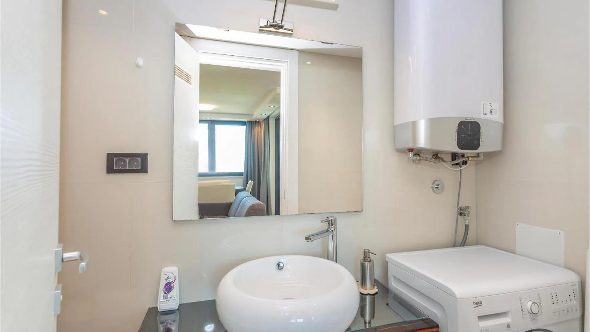 Stunning Apartment In Malinska With Kitchen 0*,